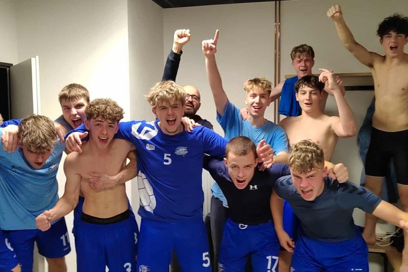 Starší dorostenci vyhráli na horké půdě ve Velkém Meziříčí, junioři prohráli v Paskově